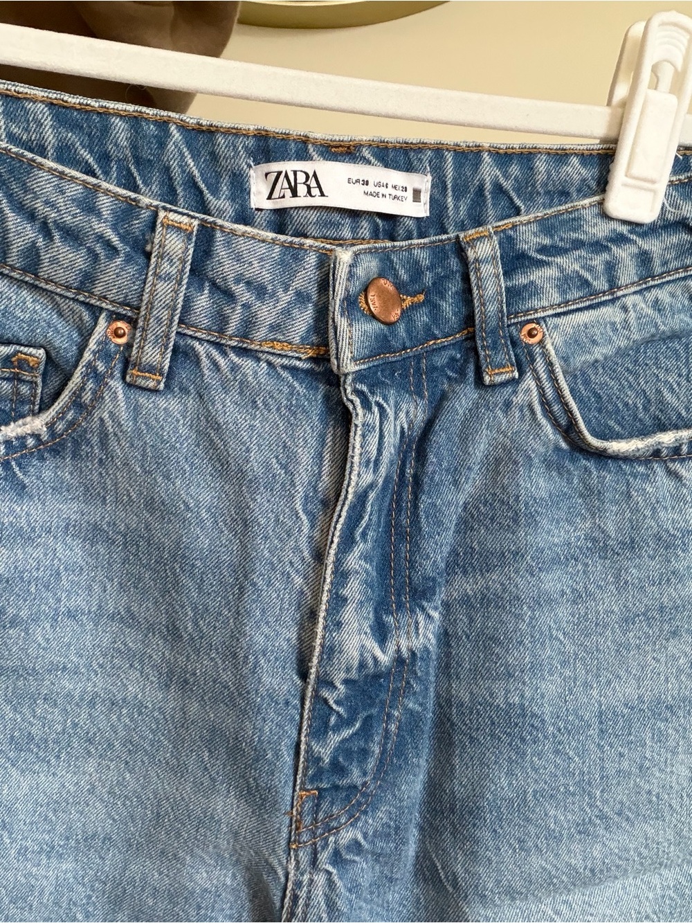 ZARA Women’s Light Blue Straight Leg Jeans